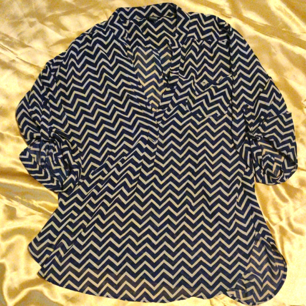 Blue and taupe pull over top